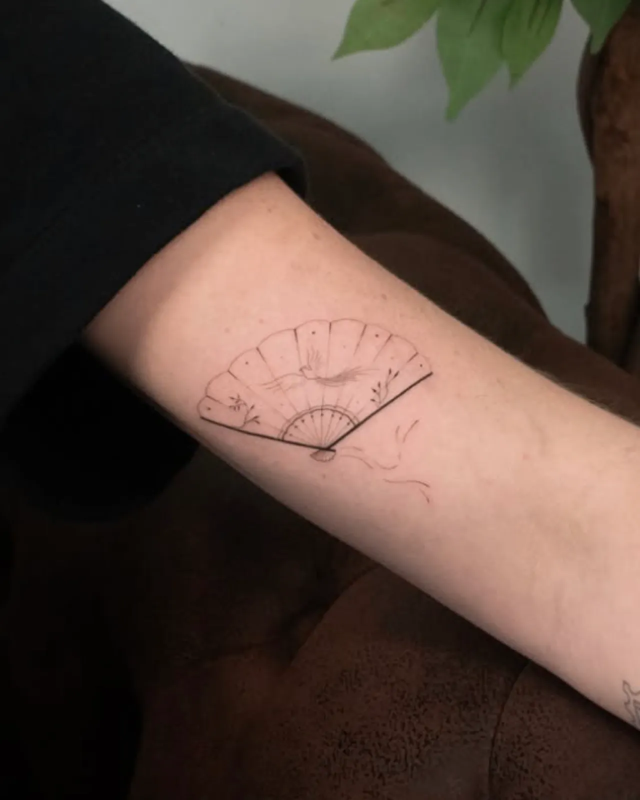Abanico de línea fina en el antebrazo