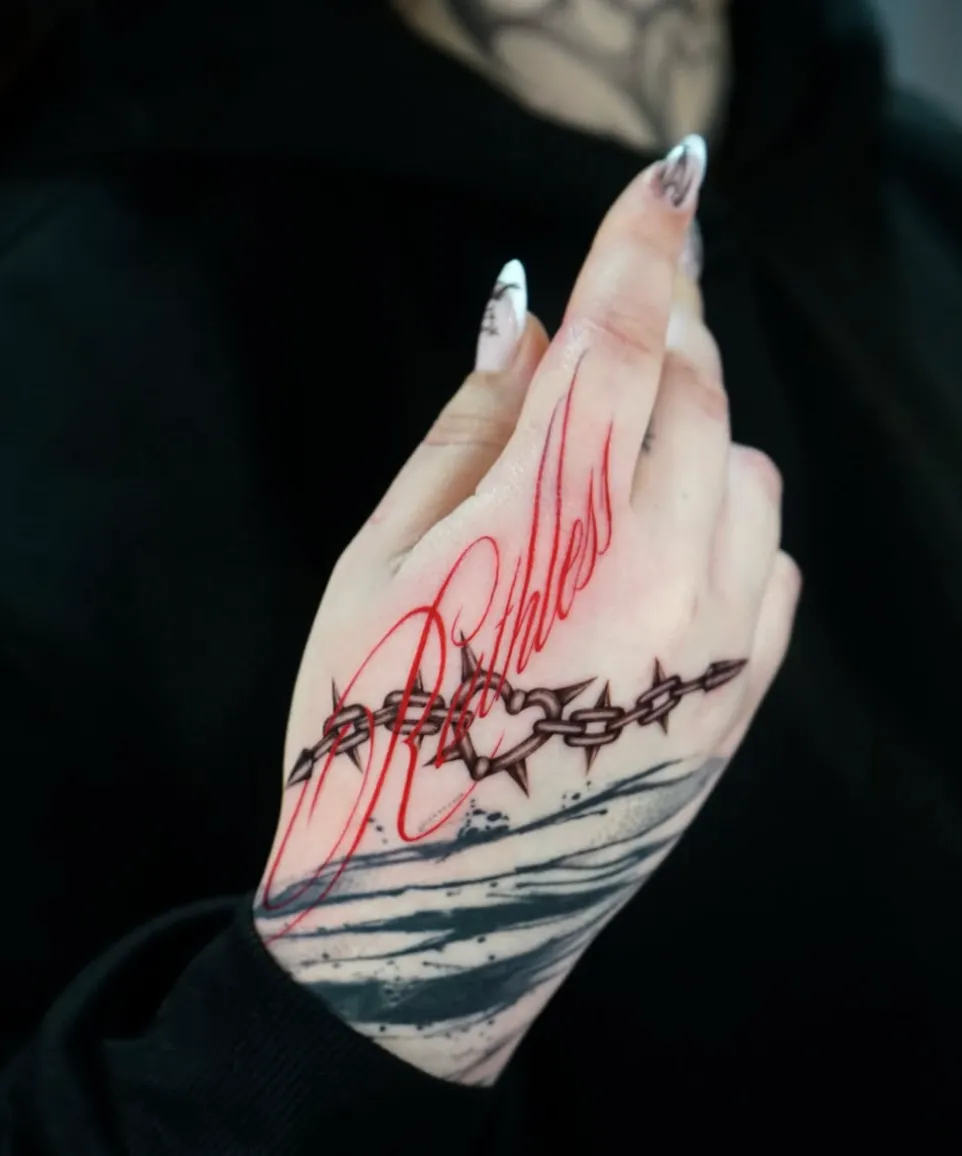 Tatuaje de estilo lettering