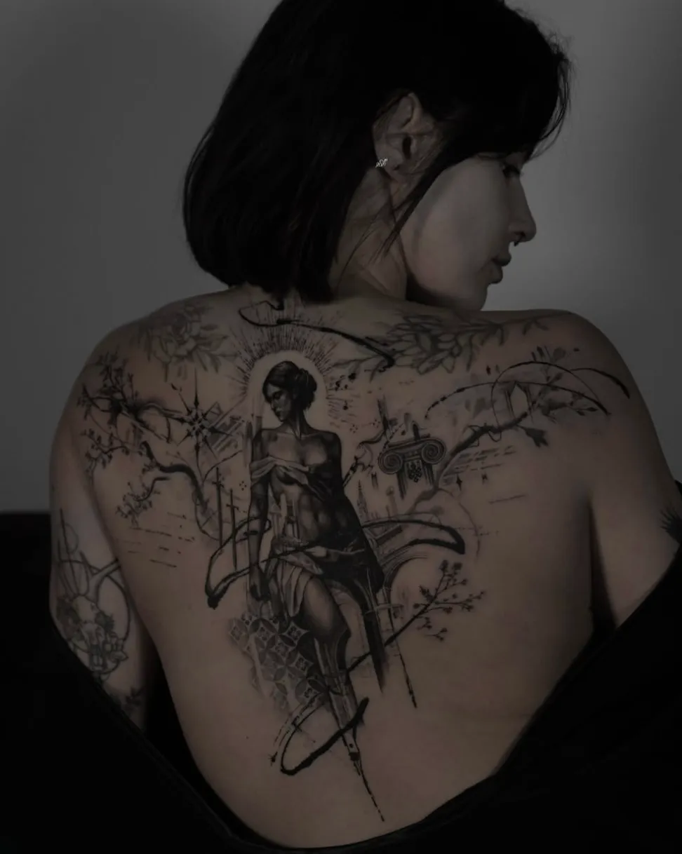 Tatuaje de estilo microrealismo compositivo